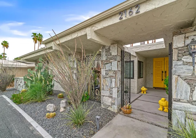 Photo 3 of Condo for sale at 2162 S La Paz Way, Palm Springs, CA 92264 | MLS# 219150604PS | Listing updated on 2026-10-29