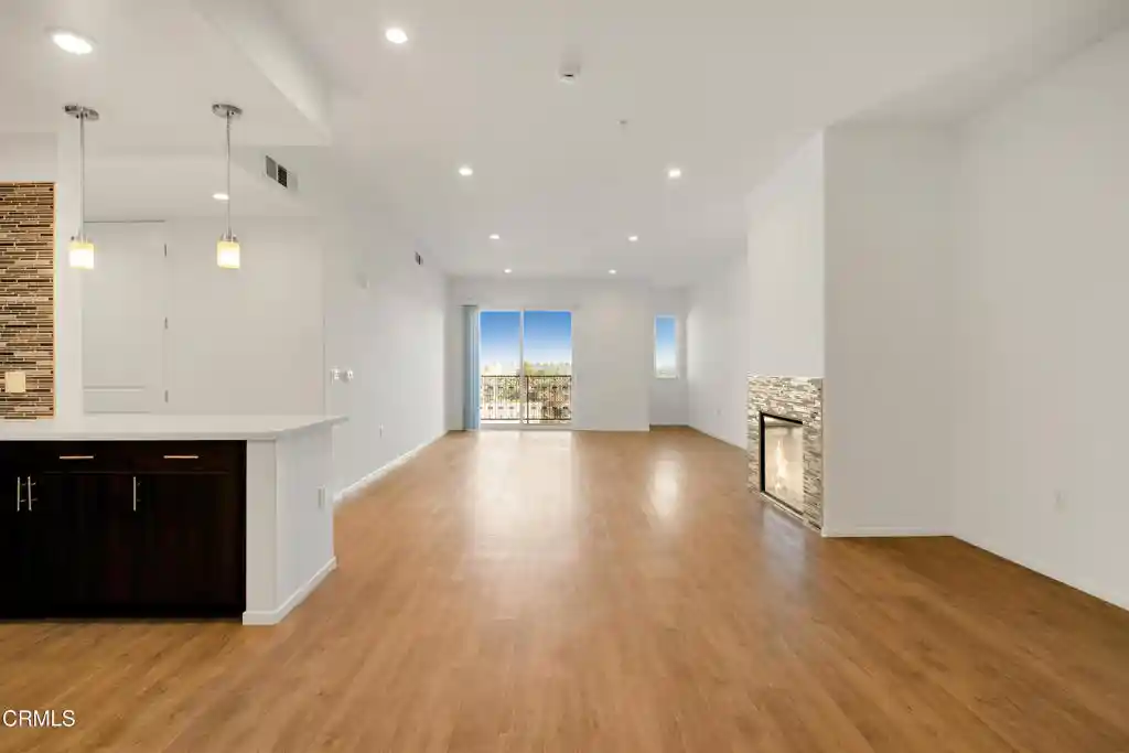 Listing Photo 2 - Condo for sale in 124 W Colorado St located at 124 W Colorado St, Glendale, CA 91204 - Unit #401