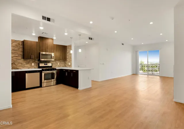 Listing Photo 3 - Condo for sale in building located at 124 W Colorado St, Glendale, CA 91204 - Unit #401