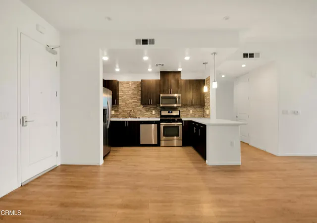 Listing Photo 4 - Condo for sale in building located at 124 W Colorado St, Glendale, CA 91204 - Unit #401