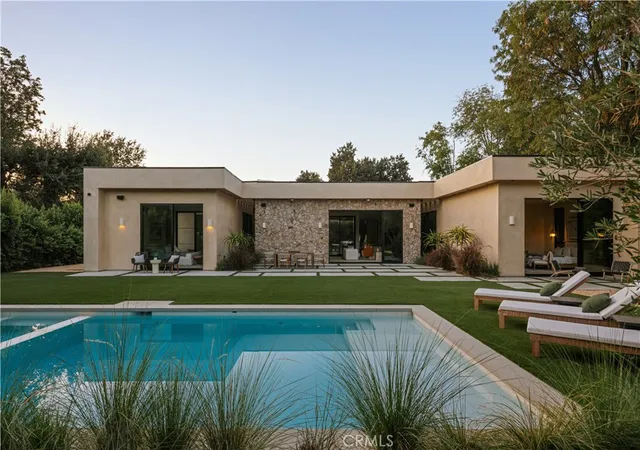 Photo 3 of Single family home for sale at 23338 Collins St, Woodland Hills, CA 91367 | MLS# SR26160199 | Listing updated on 2026-10-08