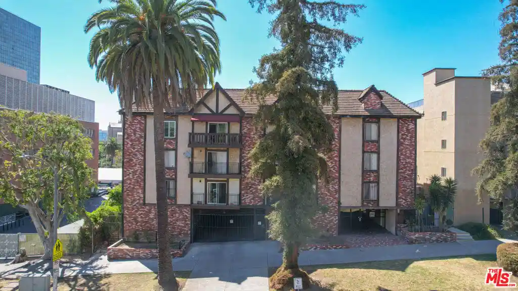 Listing Photo 1 - Condo for sale in 525 La Fayette Park Pl located at 525 La Fayette Park Pl, Los Angeles, CA 90057 - Unit #115