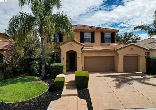 Photo 2 of Single family home for sale at 2017 Tioga Pass Way, Antioch, CA 94531 | MLS# 41142545 | Listing updated on 2026-09-30