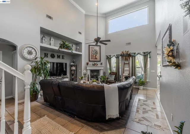 Photo 2 of Single family home for sale at 3448 E Howard Ct, Visalia, CA 93292 | MLS# 41142559 | Listing updated on 2026-10-02