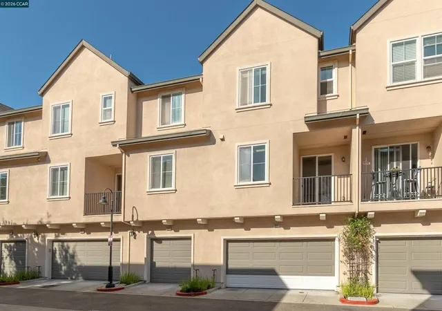 Listing Photo 4 - Condo for sale in building located at 3091 Madsen St, Hayward, CA 94541