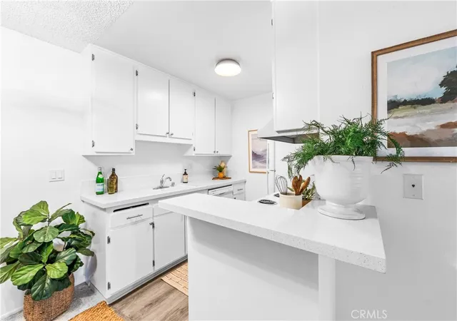 Listing Photo 5 - Condo for sale in building located at 564 N Bellflower, Long Beach, CA 90814 - Unit #116