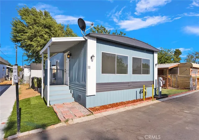 Manufactured home for sale at 21923 Ottawa #18, Apple Valley, CA 92308 | MLS# HD26160963
