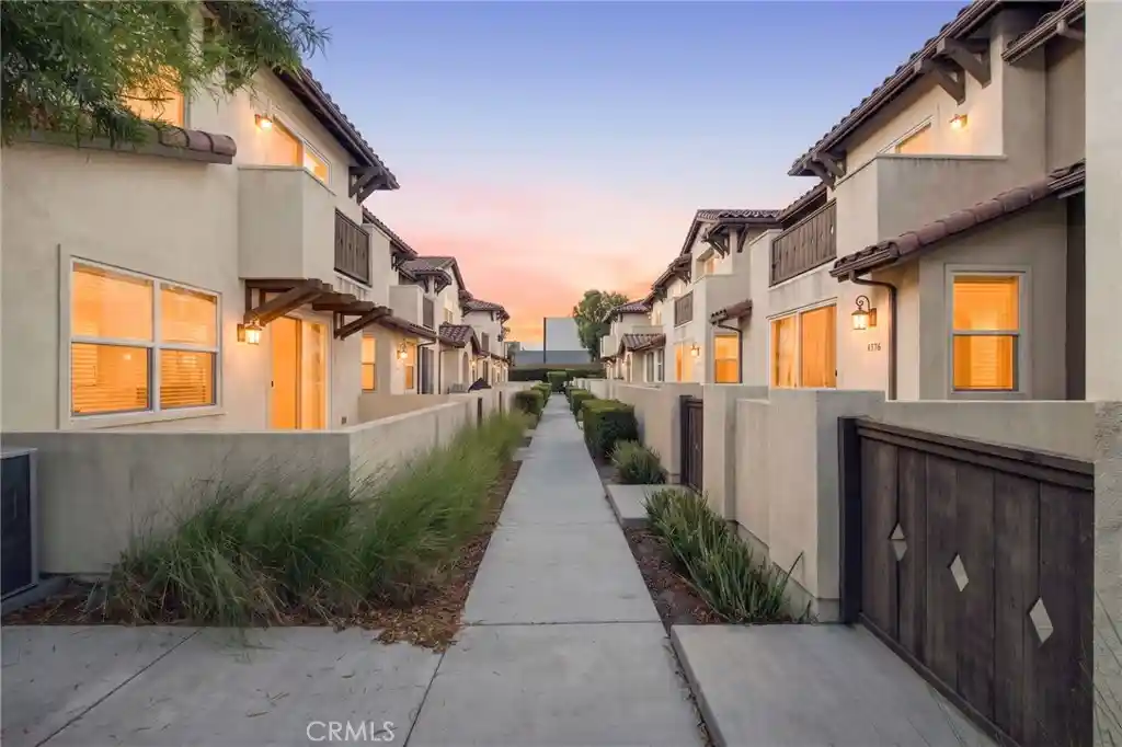 Listing Photo 2 - Condo for sale in 8576 Corsica located at 8576 Corsica, Buena Park, CA 90620 - Unit 8576 Corsica