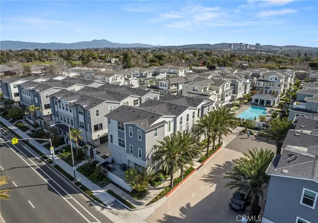 Listing Photo 3 - Condo for sale in building located at 1182 Winslow Ln, Newport Beach, CA 92660