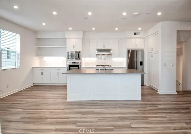 Listing Photo 5 - Condo for sale in building located at 1182 Winslow Ln, Newport Beach, CA 92660