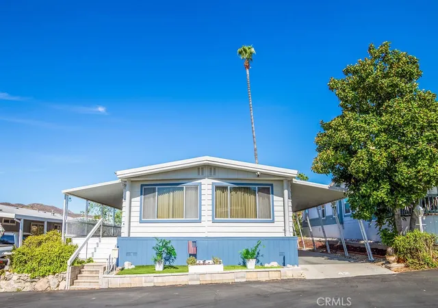 Photo 3 of Manufactured home for sale at 32600 State Hwy 74 #42, Hemet, CA 92545 | MLS# SW26161088 | Listing updated on 2026-10-08