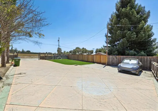 Photo 4 of Single family home for sale at 9 Hughes Rd, Watsonville, CA 95076 | MLS# ML82055255 | Listing updated on 2026-10-11