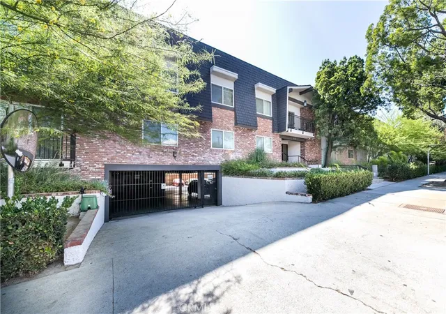 Photo 2 of Sale Pending at 5252 Coldwater Cyn #202, Van Nuys, CA 91401 | MLS# SR26161169 | Listing updated on 2026-10-06