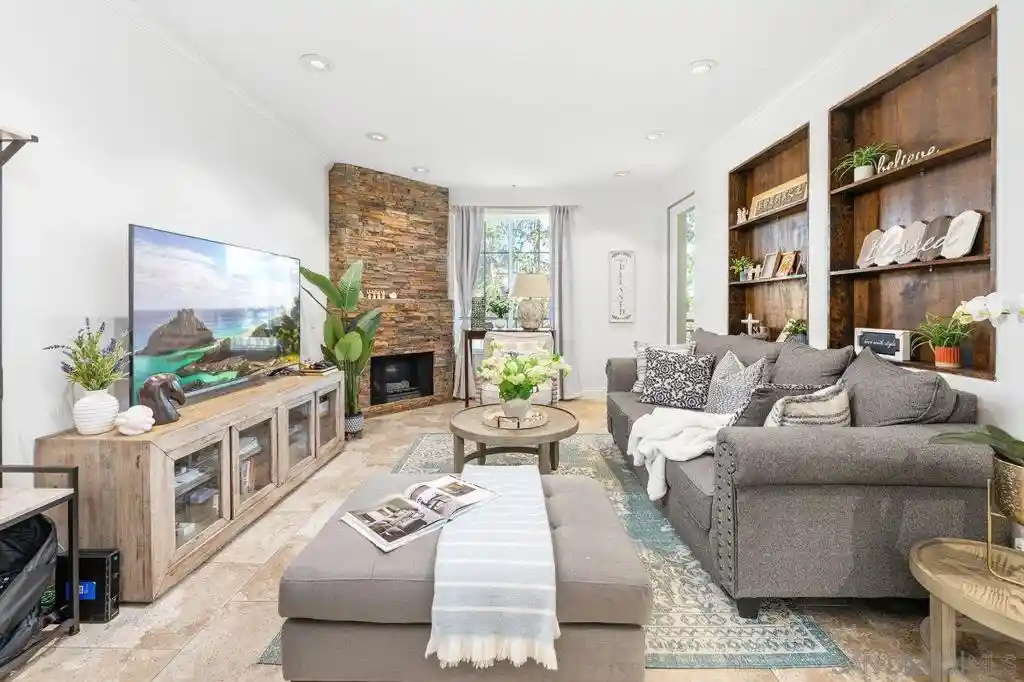 Listing Photo 1 - Condo for sale in 12366 Carmel Country Rd located at 12366 Carmel Country Rd, San Diego, CA 92130 - Unit #207