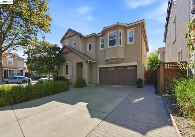 Photo 2 of Single family home for sale at 3910 Hidden Grv Ln, Concord, CA 94519 | MLS# 41142624 | Listing updated on 2026-09-24