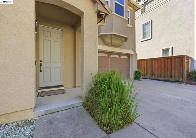Photo 3 of Single family home for sale at 3910 Hidden Grv Ln, Concord, CA 94519 | MLS# 41142624 | Listing updated on 2026-09-24