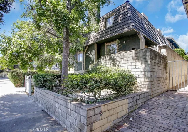 Photo 2 of Townhouse for sale at 379 N Mentor Ave #1, Pasadena, CA 91106 | MLS# OC26160455 | Listing updated on 2026-10-07