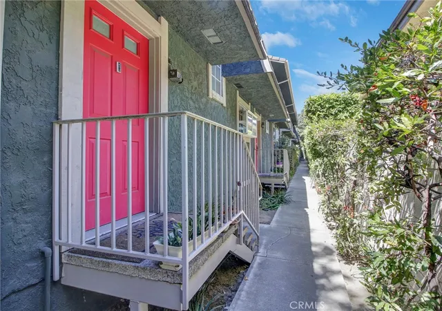 Photo 3 of Townhouse for sale at 379 N Mentor Ave #1, Pasadena, CA 91106 | MLS# OC26160455 | Listing updated on 2026-10-07
