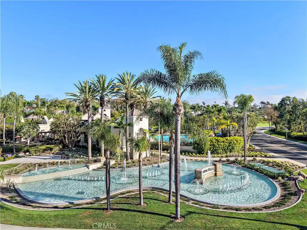 Townhouse for sale at 154 Chandon, Laguna Niguel, CA 92677 | MLS# LG26161246