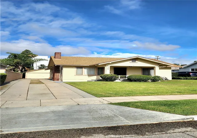 Photo 3 of Single family home for sale at 1383 N Oxford, Pasadena, CA 91104 | MLS# IV26160957 | Listing updated on 2026-10-02