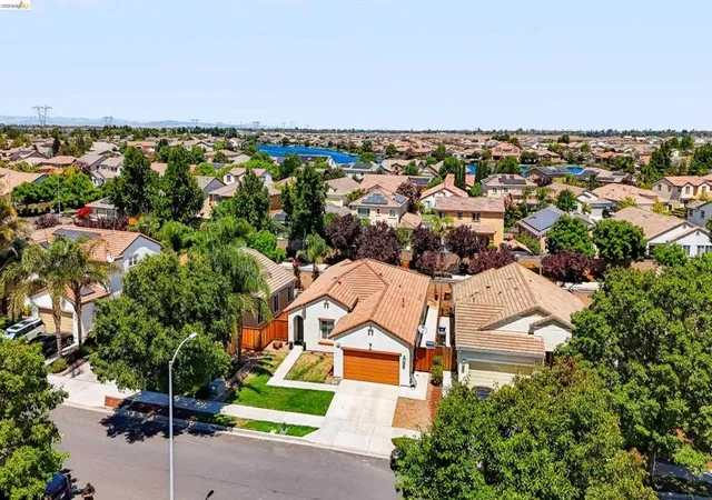 Photo 2 of Single family home for sale at 2130 Harborage Way, Oakley, CA 94561 | MLS# 41142675 | Listing updated on 2026-09-29