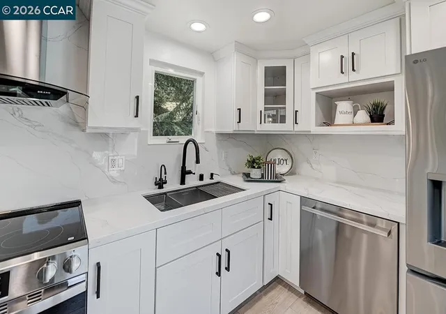 Listing Photo 4 - Condo for sale in building located at 1517 Oakmont Dr, Walnut Creek, CA 94595 - Unit #1
