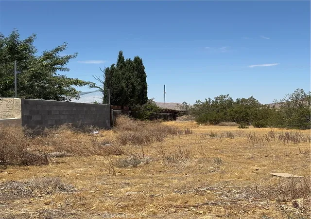 Photo 1 of Sale Pending at 0 Mossdale, Lancaster, CA 93535 | MLS# SR26161083 | Listing updated on 2026-10-29