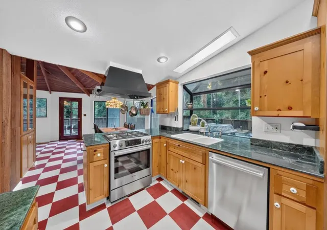Photo 3 of Single family home for sale at 20905 Comanche Trl, Los Gatos, CA 95033 | MLS# ML82050444 | Listing updated on 2026-10-12