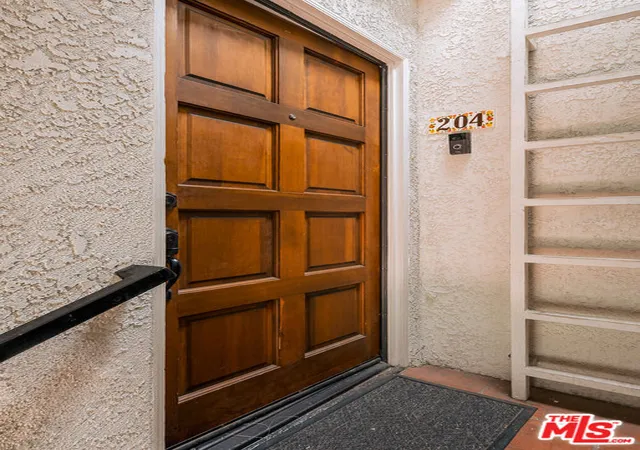 Photo 3 of Condo for sale at 3271 Sawtelle Blvd #204, Los Angeles, CA 90066 | MLS# 26858287 | Listing updated on 2026-09-18