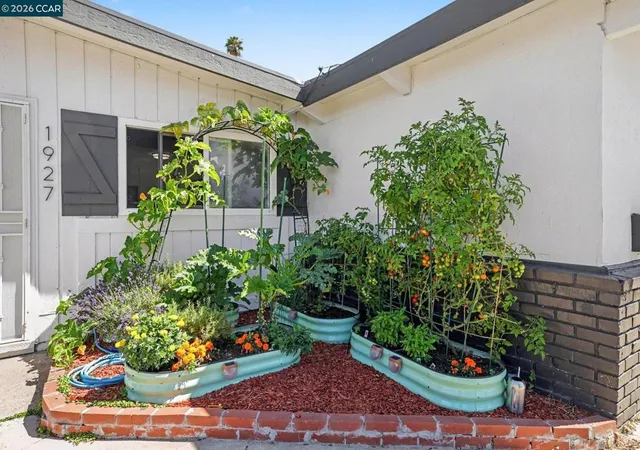 Photo 4 of Sale Pending at 1927 Miner Ave, San Pablo, CA 94806 | MLS# 41142701 | Listing updated on 2026-09-21
