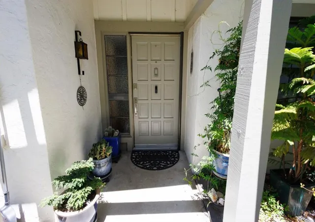 Photo 3 of Condo for sale at 5568 Cribari Cir, San Jose, CA 95135 | MLS# ML82055370 | Listing updated on 2026-10-01