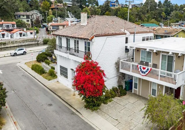Photo 2 of Single family home for sale at 105 Stephen Rd, Aptos, CA 95003 | MLS# ML82055373 | Listing updated on 2026-10-05