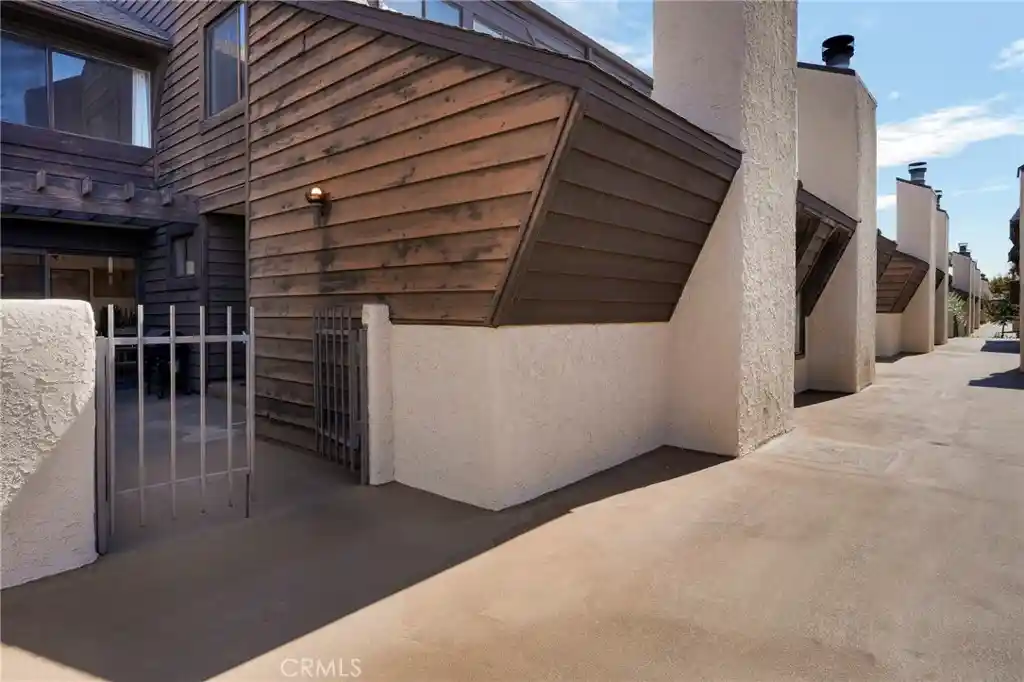 Listing Photo 1 - Condo for sale in 15050 Sherman located at 15050 Sherman, Los Angeles, CA 91405 - Unit #180