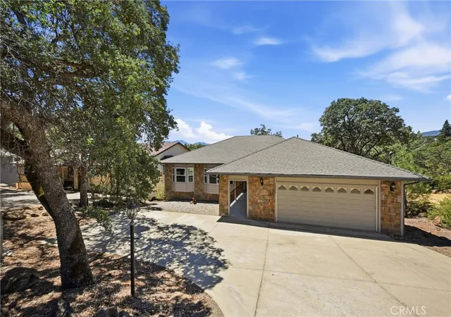 Photo 1 of Single family home for sale at 18649 Deer Hl, Hidden Valley Lake, CA 95467 | MLS# LC26161157 | Listing updated on 2026-10-06