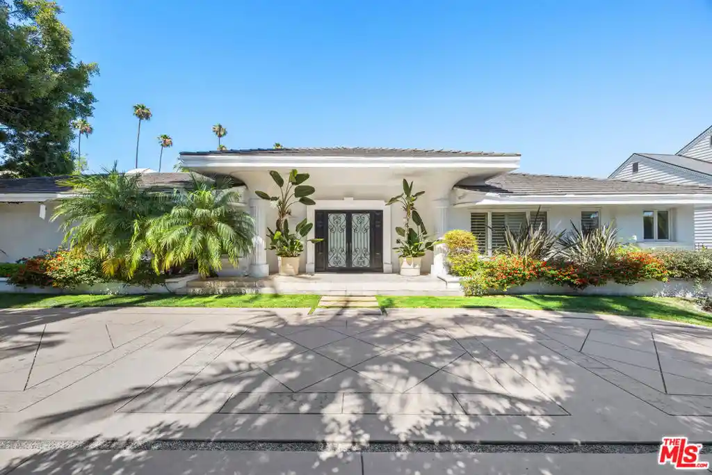 Photo 1 of Mansion for sale at 716 N Beverly Dr, Beverly Hills, CA 90210 | MLS# 26854215 | Listing updated on 2026-10-15
