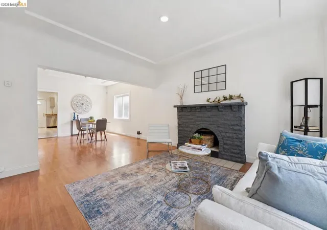 3rd image of 220 Marina Way, Richmond, CA 94801 | MLS# 41142778
