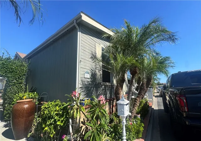 Photo 4 of Manufactured home for sale at 10550 Western #61, Stanton, CA 90680 | MLS# SB26161878 | Listing updated on 2026-09-16