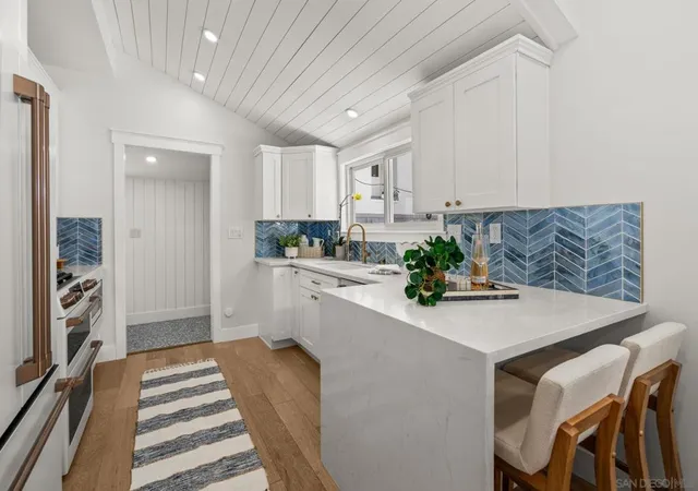 Photo 4 of Single family home for sale at 305 Pomona Ave, Coronado, CA 92118 | MLS# 260018250SD | Listing updated on 2026-10-06