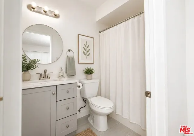 Listing Photo 4 - Condo for sale in building located at 20930 Parthenia St, Los Angeles, CA 91304 - Unit #207