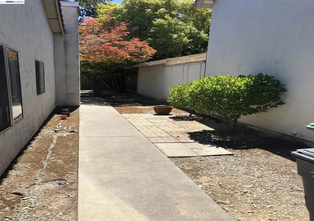 Photo 3 of Sale Pending at 25 Pamplona, San Ramon, CA 94583 | MLS# 41142861 | Listing updated on 2026-10-07