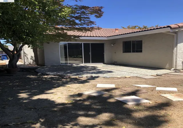 Photo 3 of Sale Pending at 25 Pamplona, San Ramon, CA 94583 | MLS# 41142861 | Listing updated on 2026-10-07