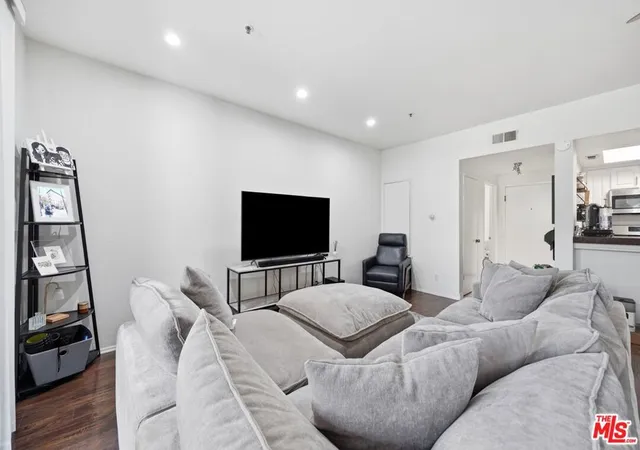 Listing Photo 4 - Condo for sale in building located at 2559 Plz Del Amo, Torrance, CA 90503 - Unit #213