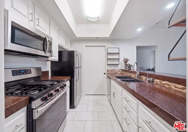 Listing Photo 5 - Condo for sale in building located at 2559 Plz Del Amo, Torrance, CA 90503 - Unit #213