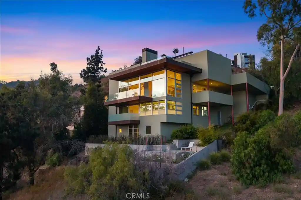 Photo 1 of Single family home for sale at 21826 Castlewood Dr, Malibu, CA 90265 | MLS# AR26162288 | Listing updated on 2026-08-12