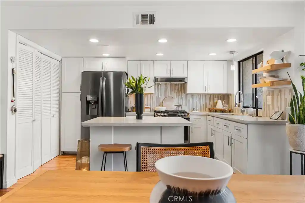 Listing Photo 2 - Condo for sale in 620 W Hyde Park located at 620 W Hyde Park, Inglewood, CA 90302 - Unit #129