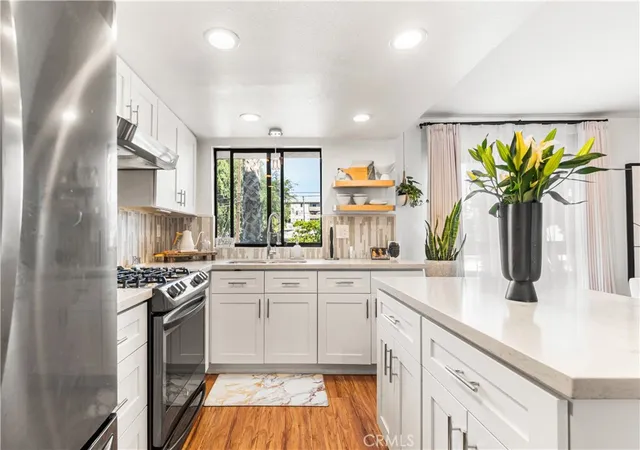 Listing Photo 3 - Condo for sale in building located at 620 W Hyde Park, Inglewood, CA 90302 - Unit #129
