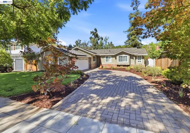 2nd image of 1654 Creek Dr, San Jose, CA 95125 | MLS# 41142890