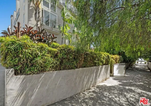 Photo 3 of Condo for sale at 24 Yawl St #2, Marina Del Rey, CA 90292 | MLS# 26859461 | Listing updated on 2026-10-09