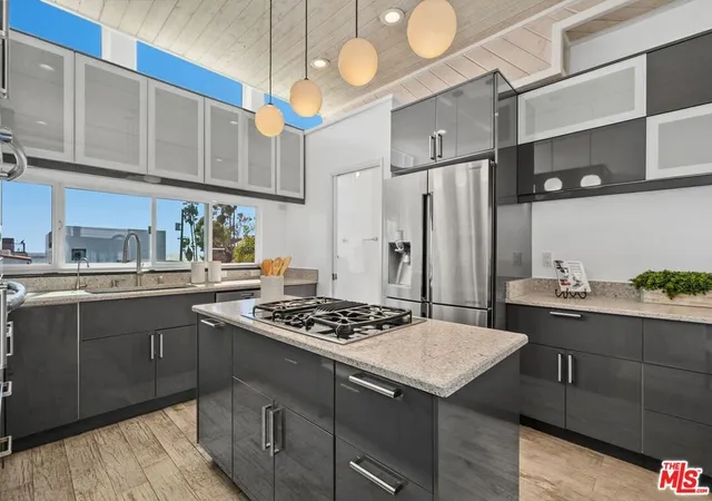 Listing Photo 4 - Condo for sale in building located at 24 Yawl St, Marina Del Rey, CA 90292 - Unit #2