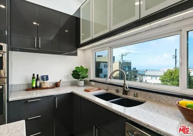 Listing Photo 5 - Condo for sale in building located at 24 Yawl St, Marina Del Rey, CA 90292 - Unit #2
